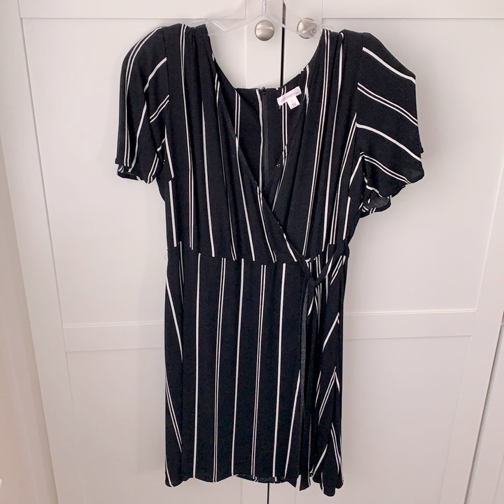 Xhilaration Summer Dress Black & White Stripes EUC